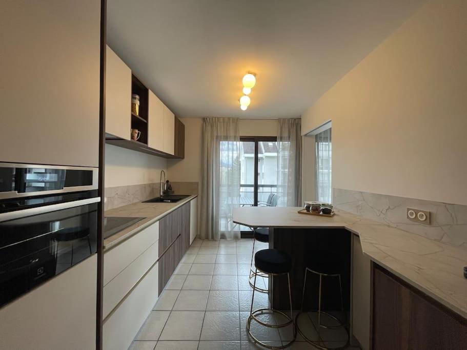 Le Mont-Veyrier, Parking Et Vue Apartment Annecy Ngoại thất bức ảnh